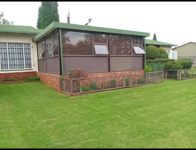 4 BEDROOM HOUSE FOR SALE IN COSMOSRAND